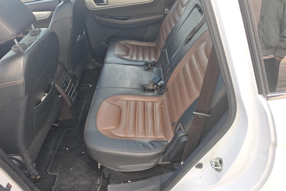 Dongfeng Fengxing Jingyi X6