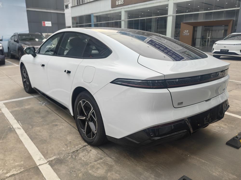 Dongfeng Yipai 奕派007