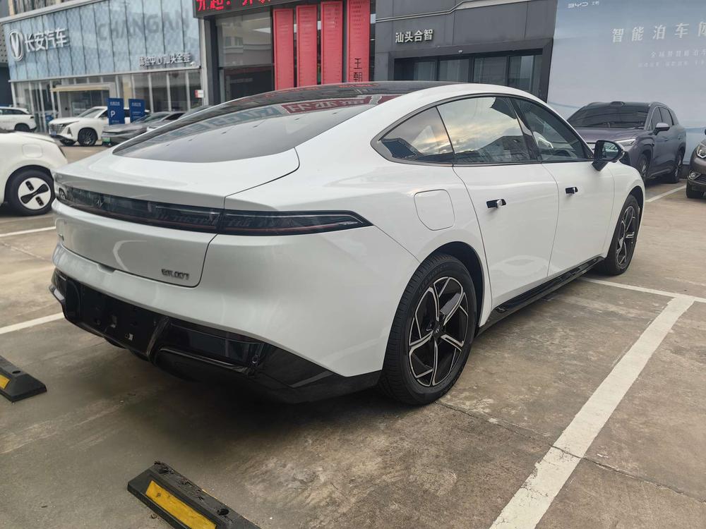 Dongfeng Yipai 奕派007
