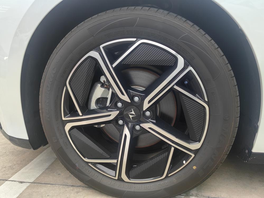 Dongfeng Yipai 奕派007