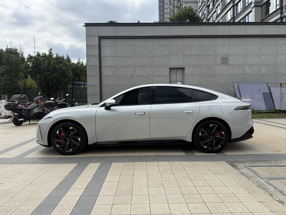 Dongfeng Yipai 奕派007