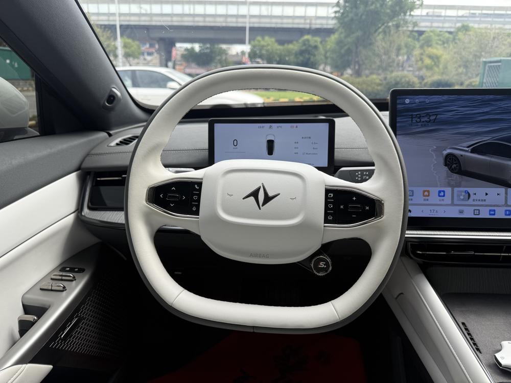 Dongfeng Yipai 奕派007