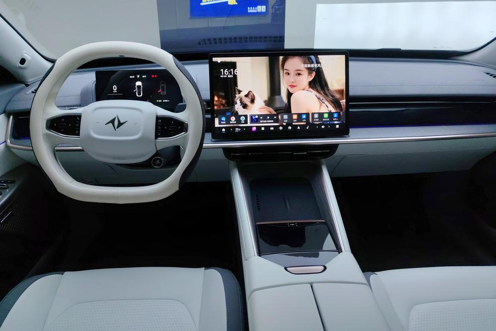 Dongfeng Yipai 奕派007