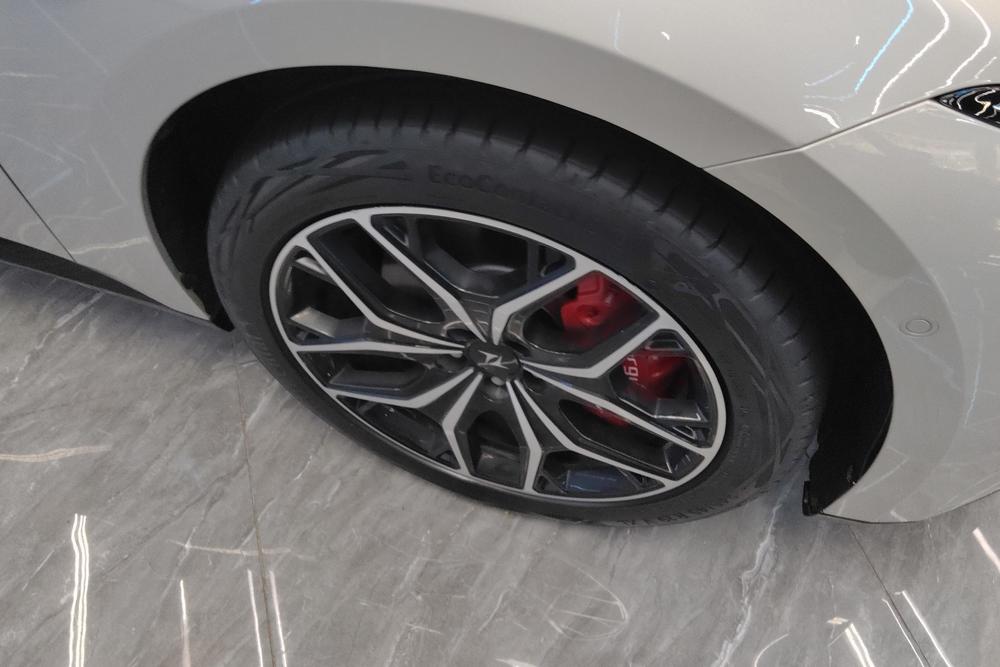 Dongfeng Yipai 奕派007