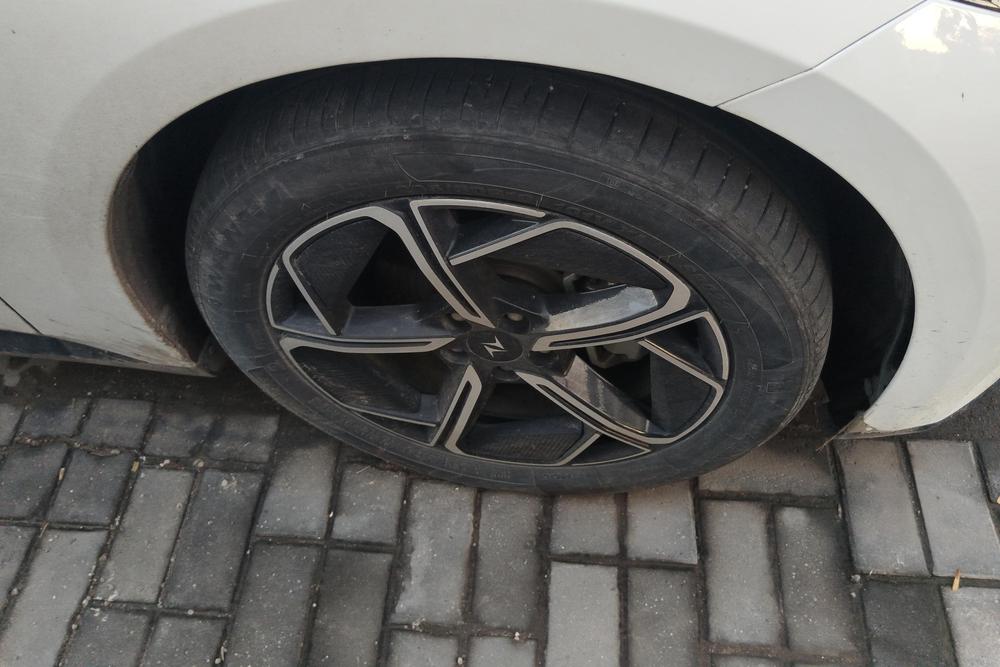 Dongfeng Yipai 奕派007