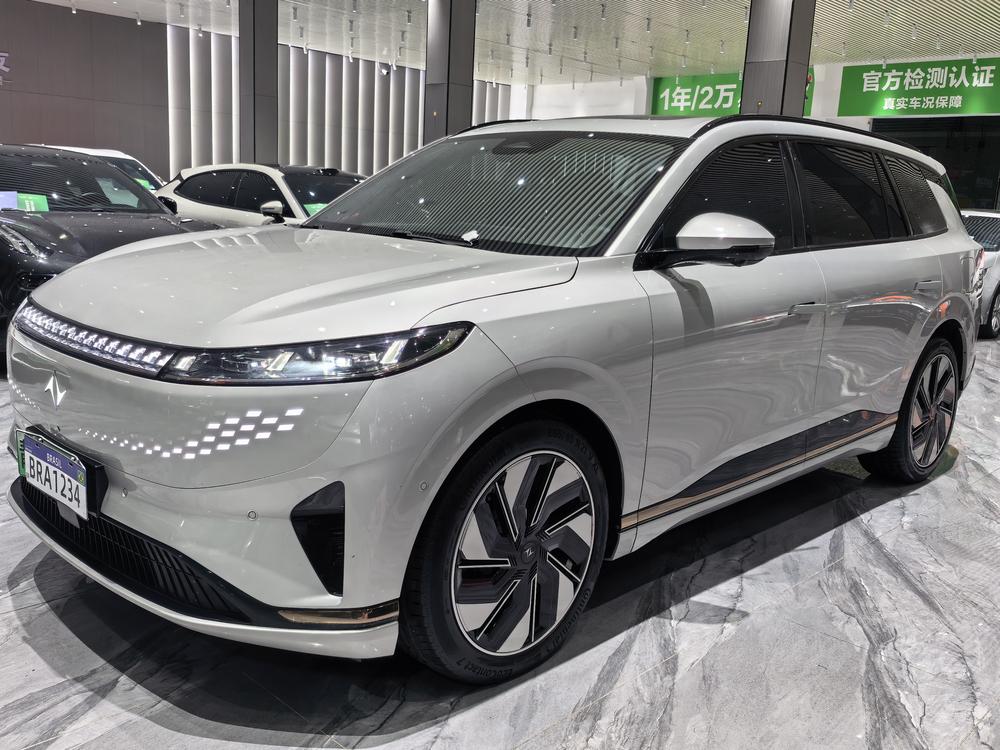 Dongfeng Yipai 奕派008