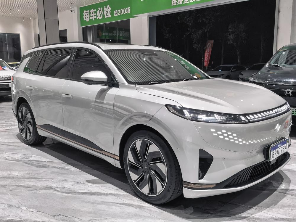 Dongfeng Yipai 奕派008