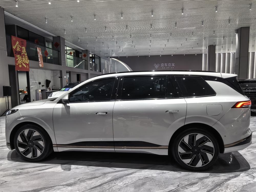 Dongfeng Yipai 奕派008