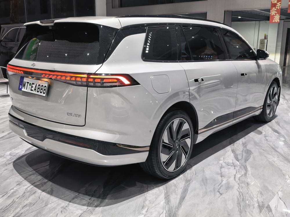 Dongfeng Yipai 奕派008