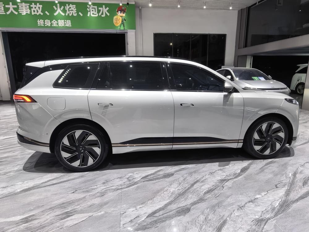 Dongfeng Yipai 奕派008
