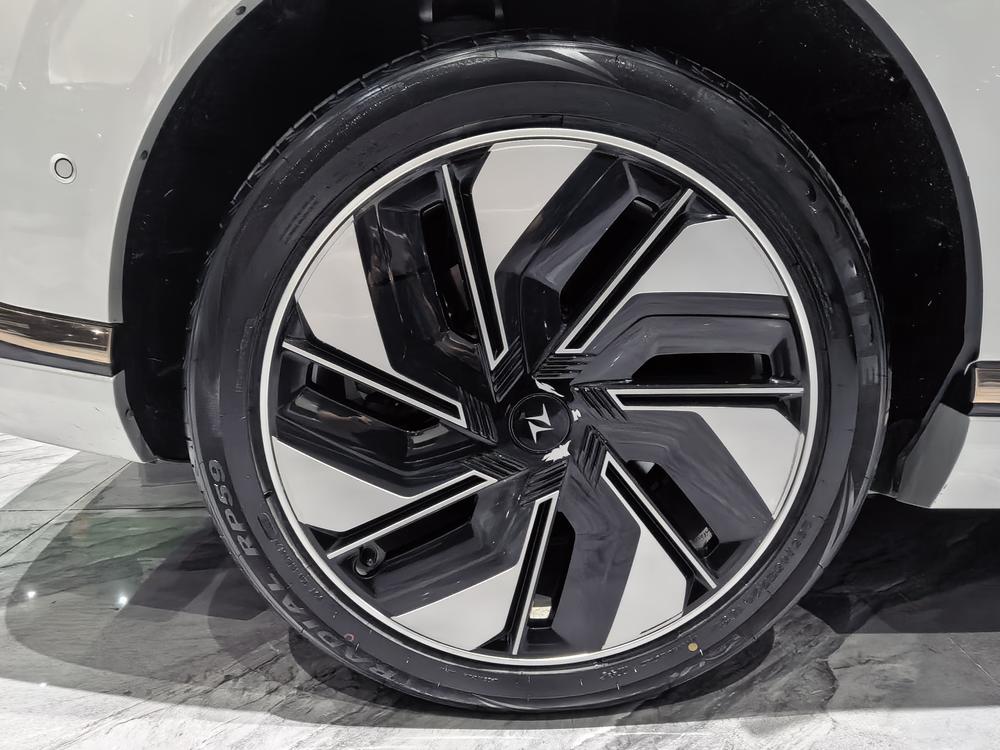Dongfeng Yipai 奕派008