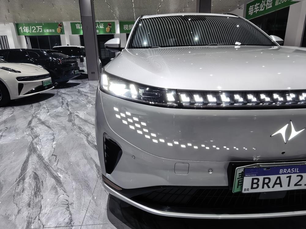 Dongfeng Yipai 奕派008