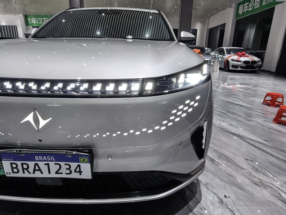 Dongfeng Yipai 奕派008