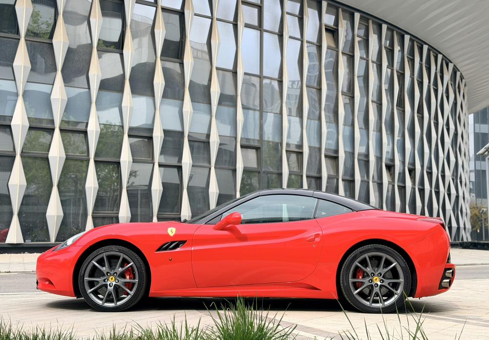 Ferrari California T