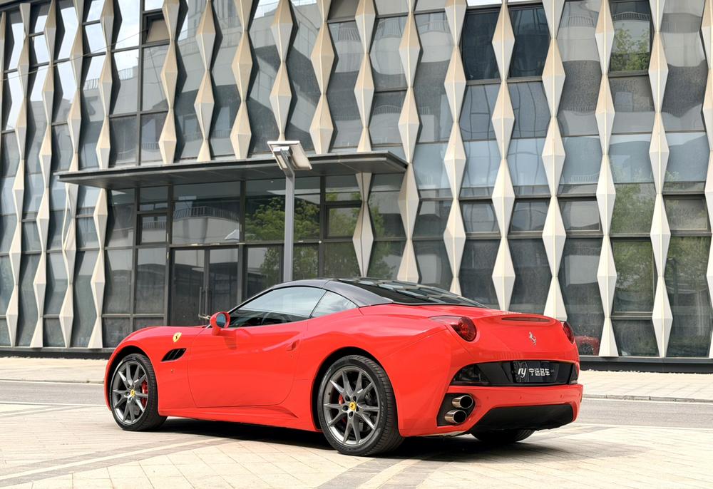 Ferrari California T