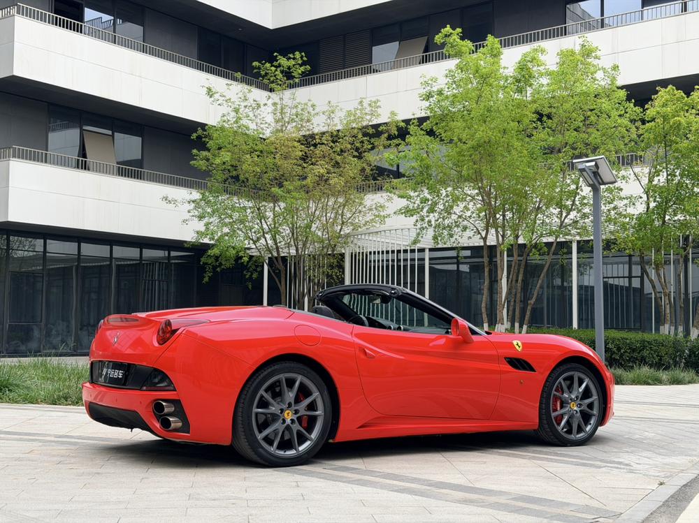 Ferrari California T