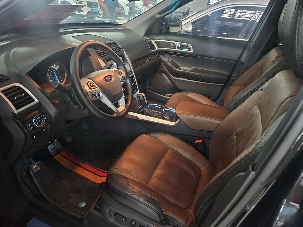 Ford Explorer (Import)