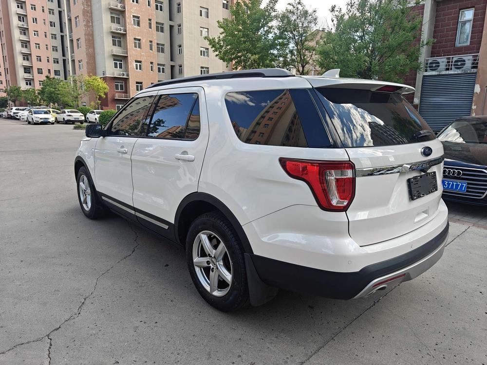 Ford Explorer (Import)
