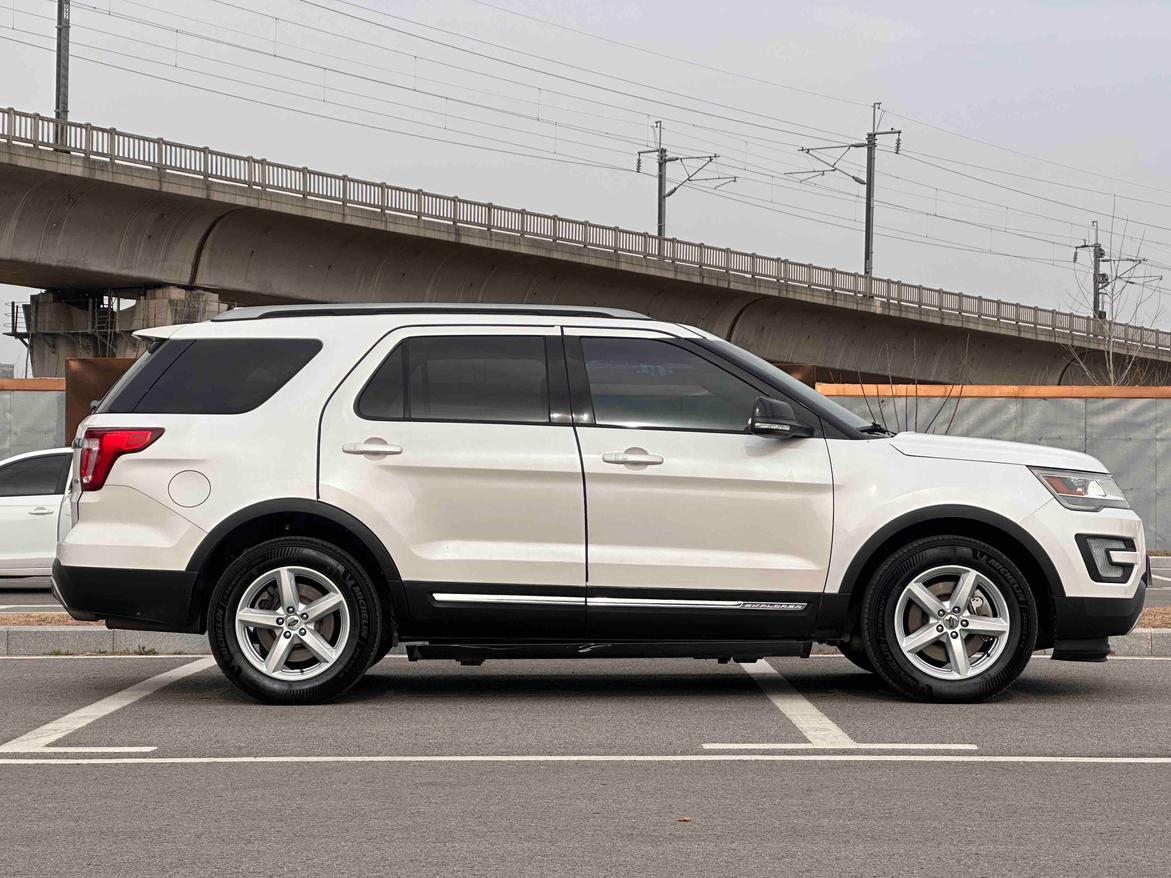 Ford Explorer (Import)