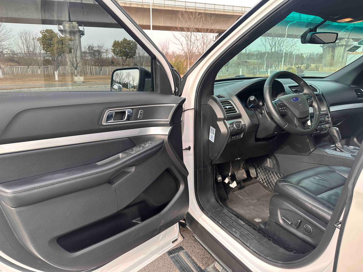 Ford Explorer (Import)