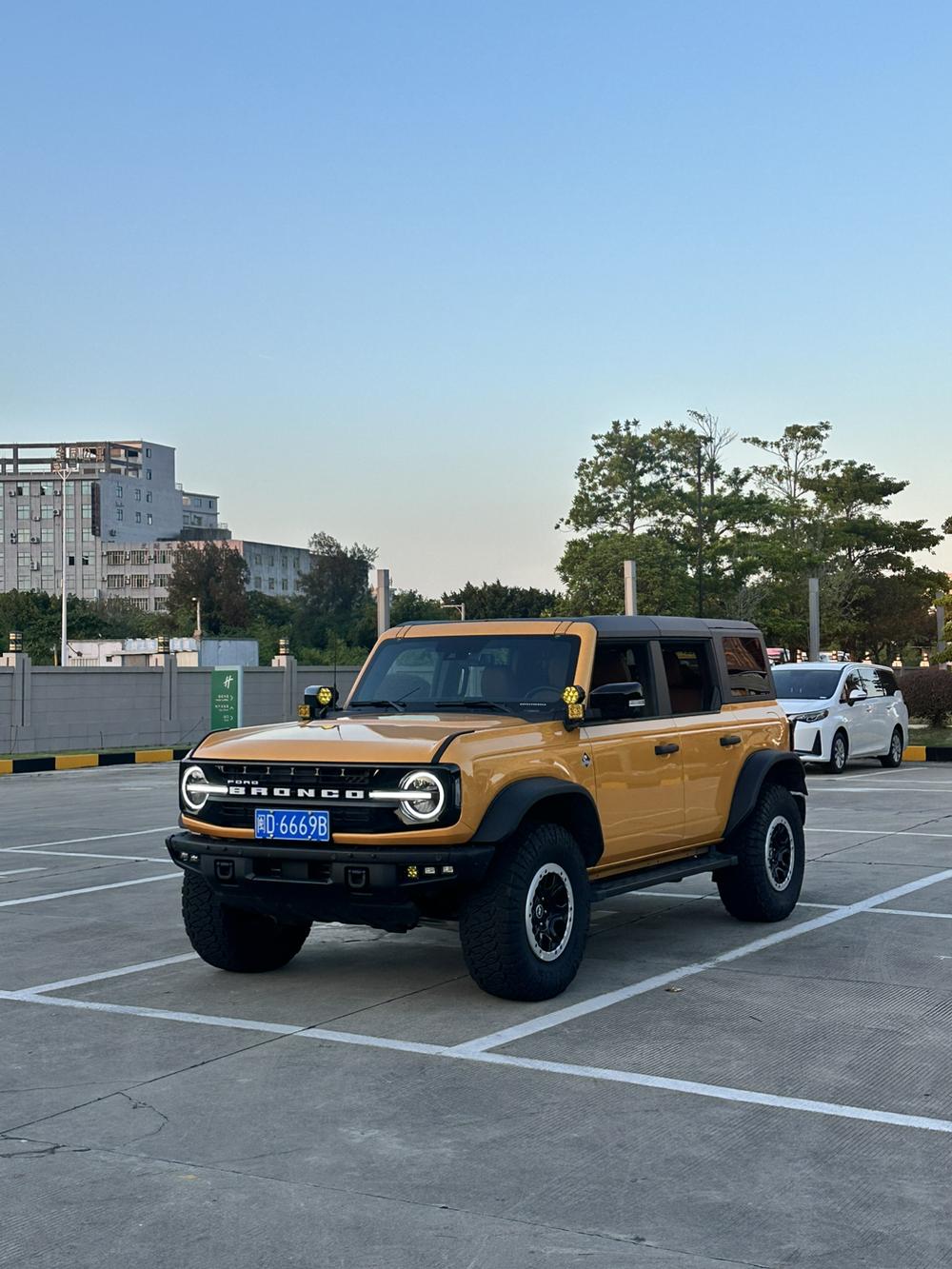 Ford Ford Bronco