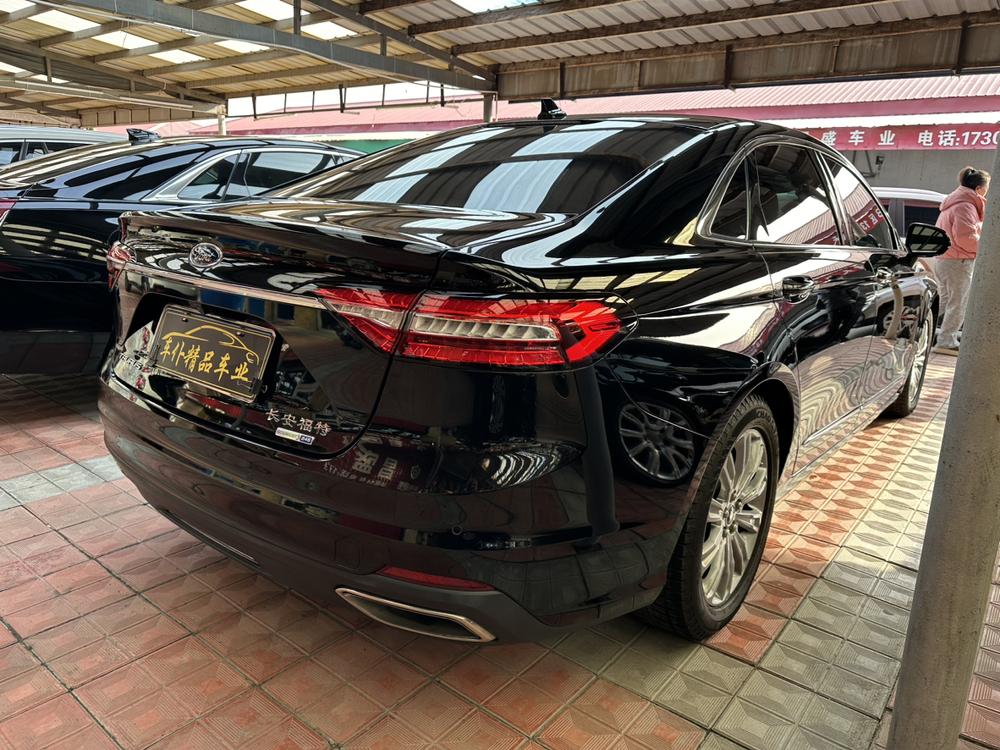 Ford Taurus
