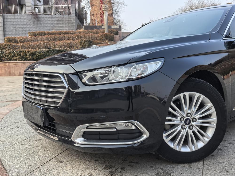 Ford Taurus