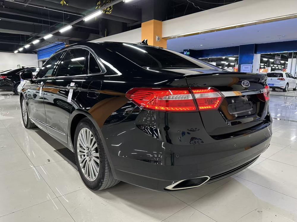 Ford Taurus