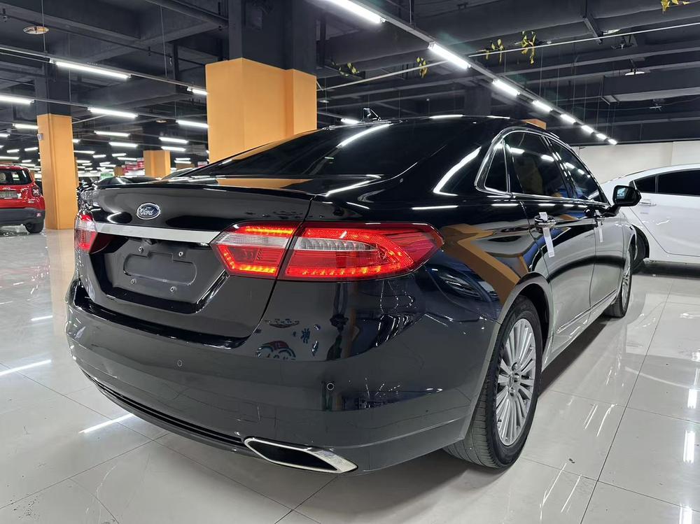 Ford Taurus