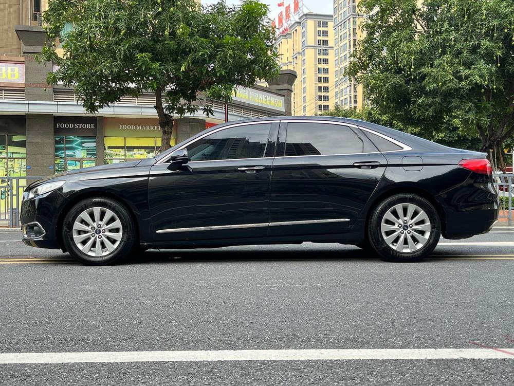 Ford Taurus