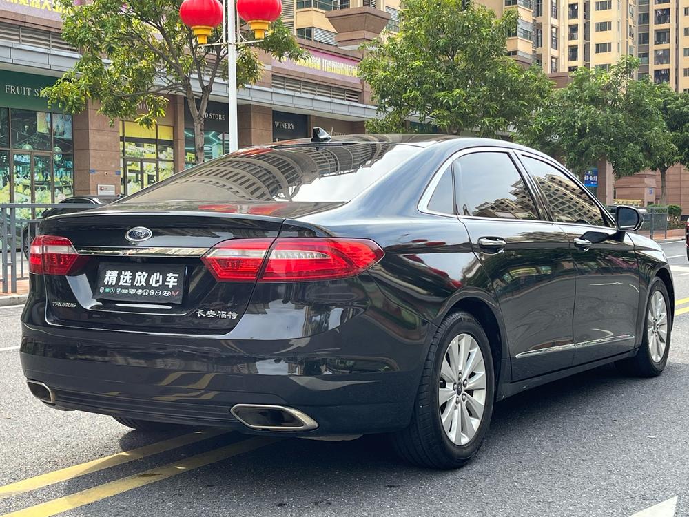 Ford Taurus