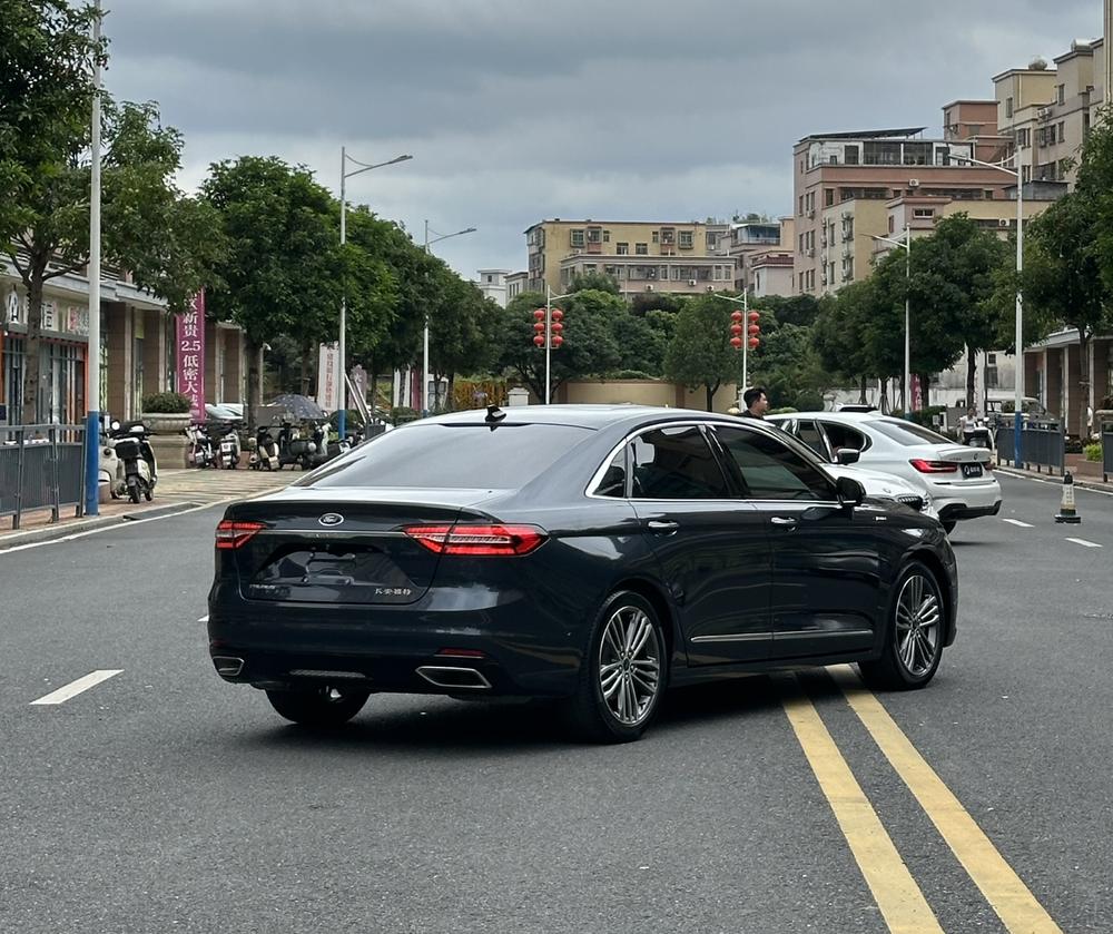 Ford Taurus