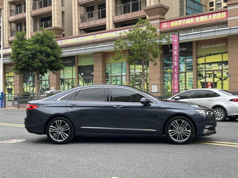 Ford Taurus