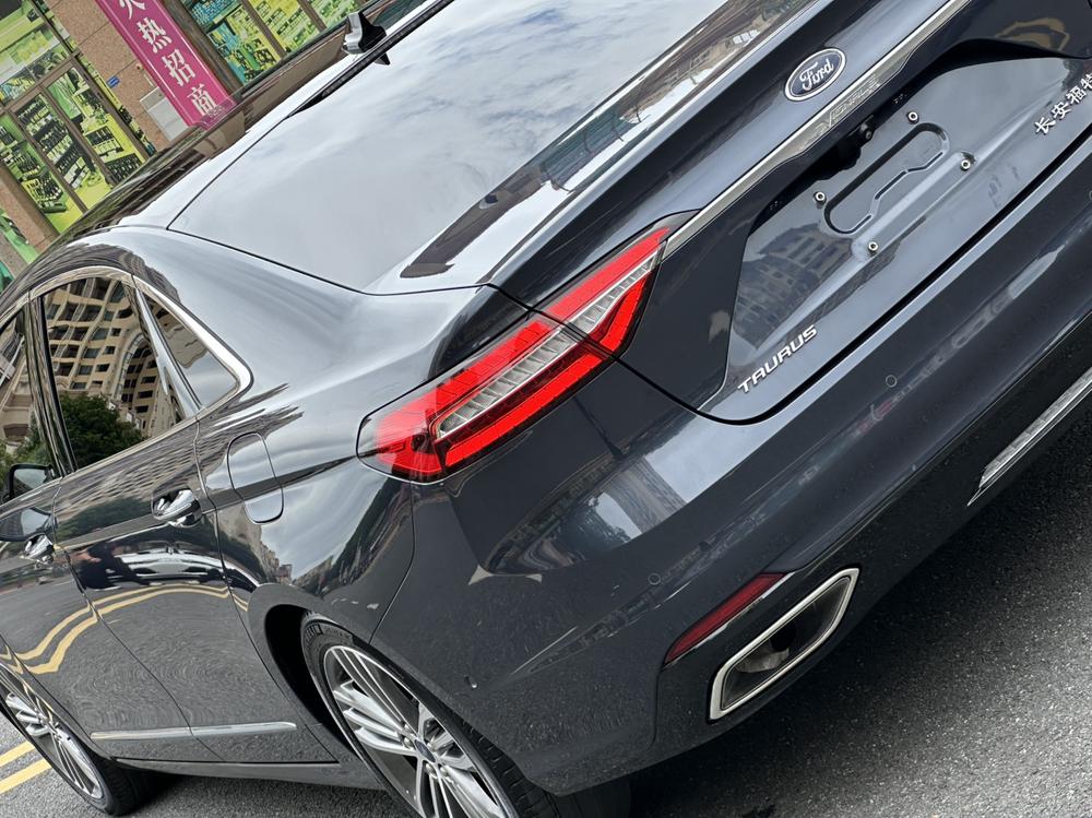 Ford Taurus