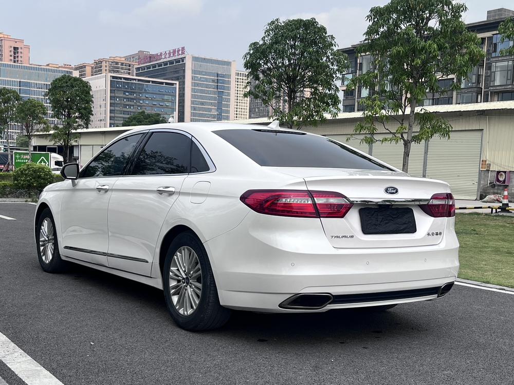 Ford Taurus
