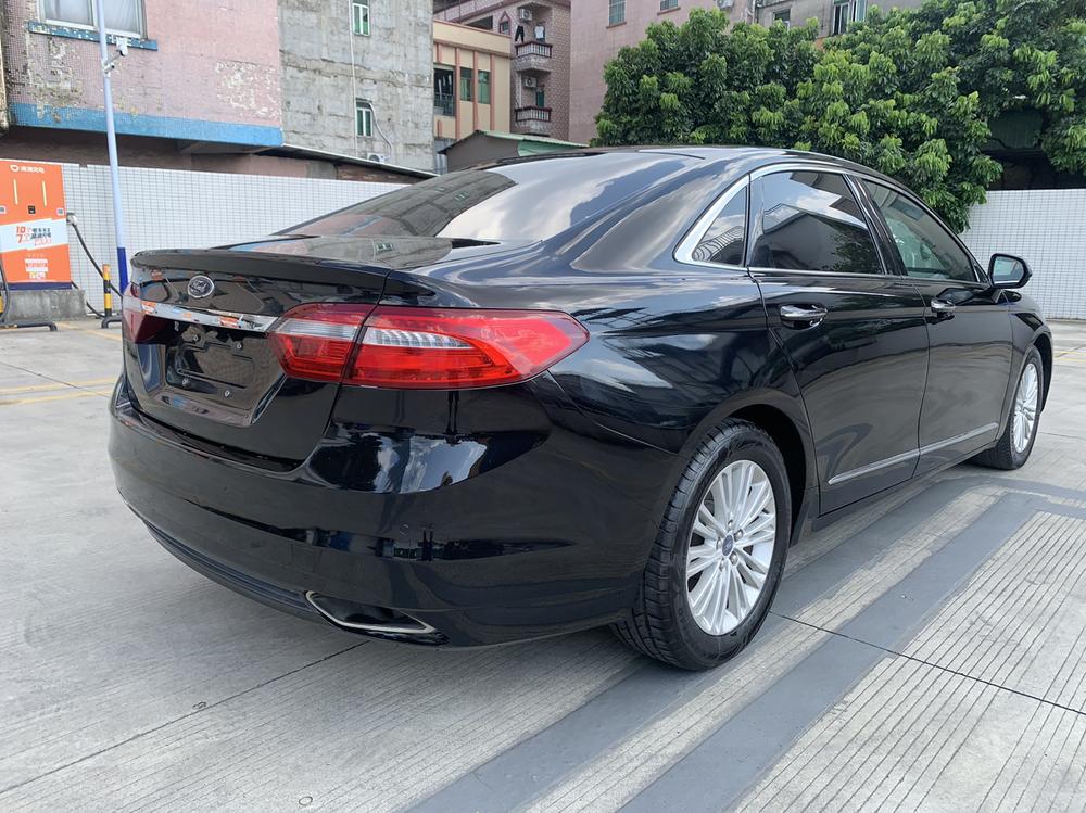 Ford Taurus
