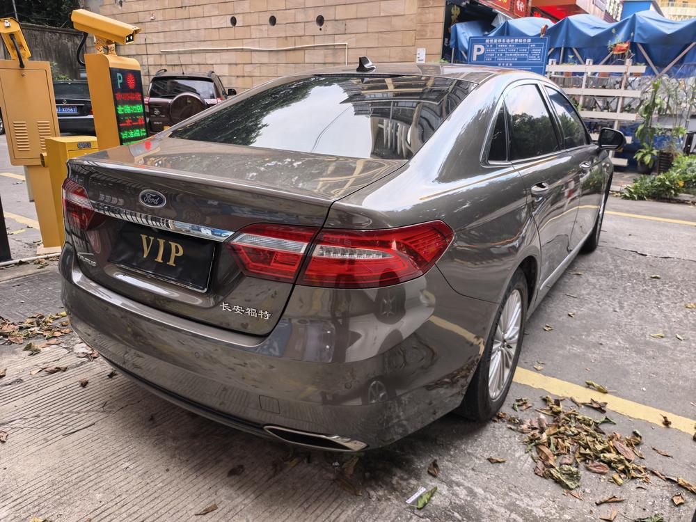 Ford Taurus