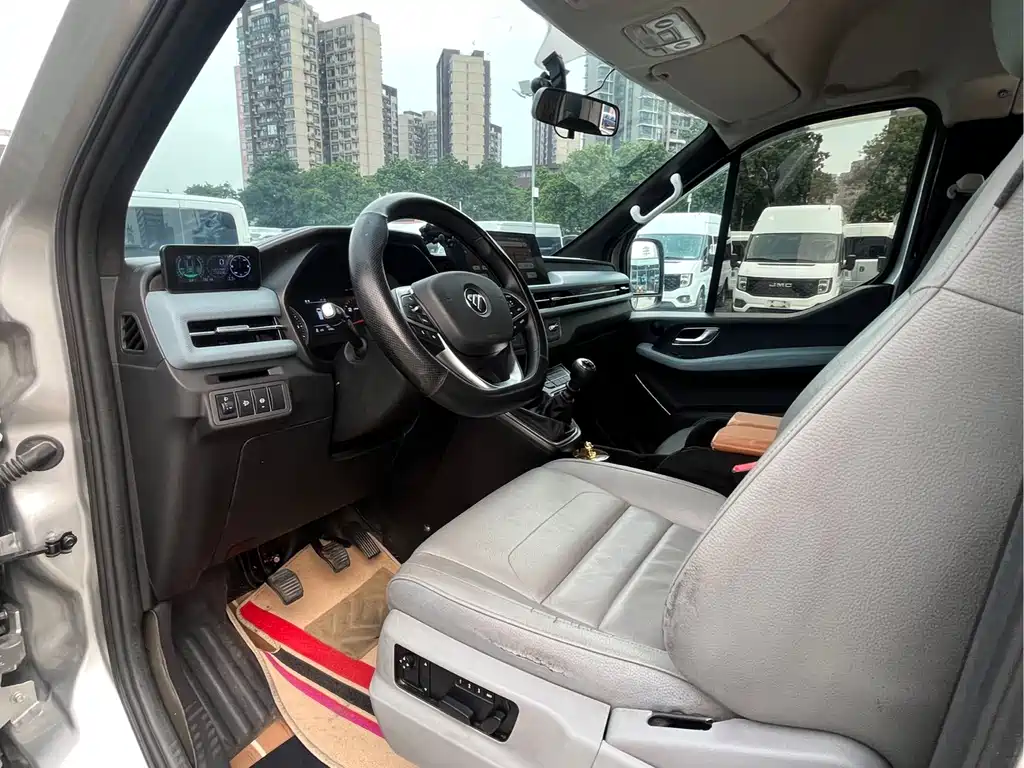 Foton Tuyano V