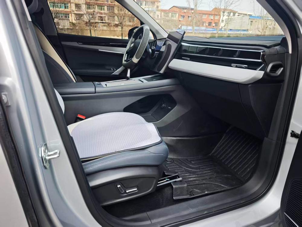 Geely Boyue L