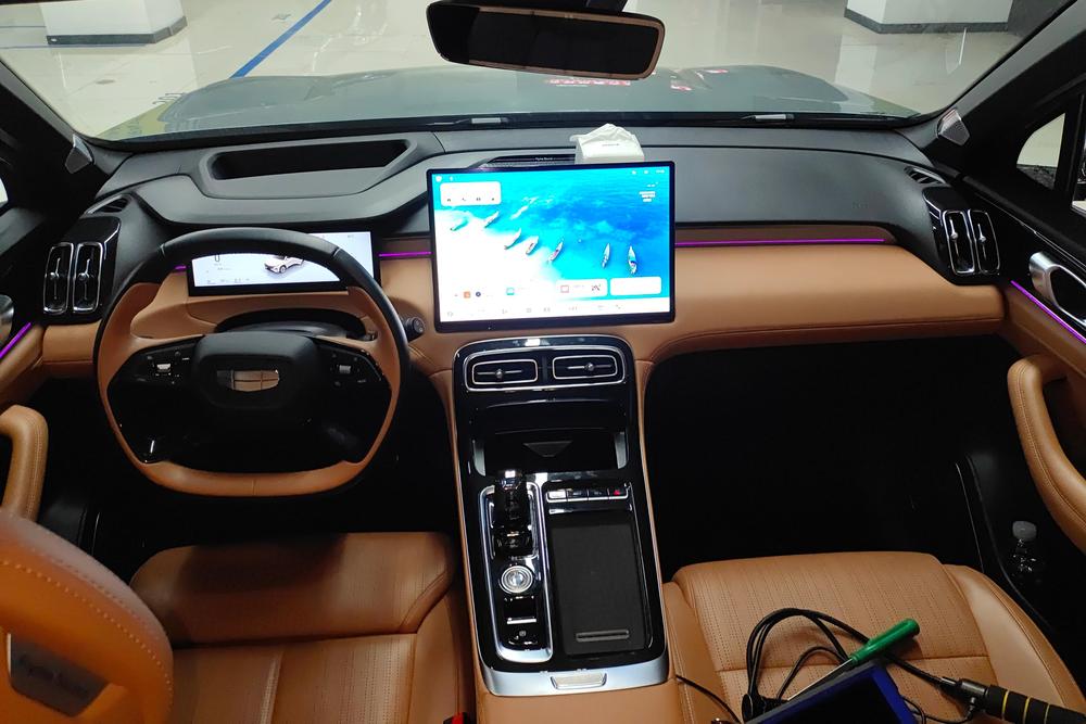 Geely Boyue L