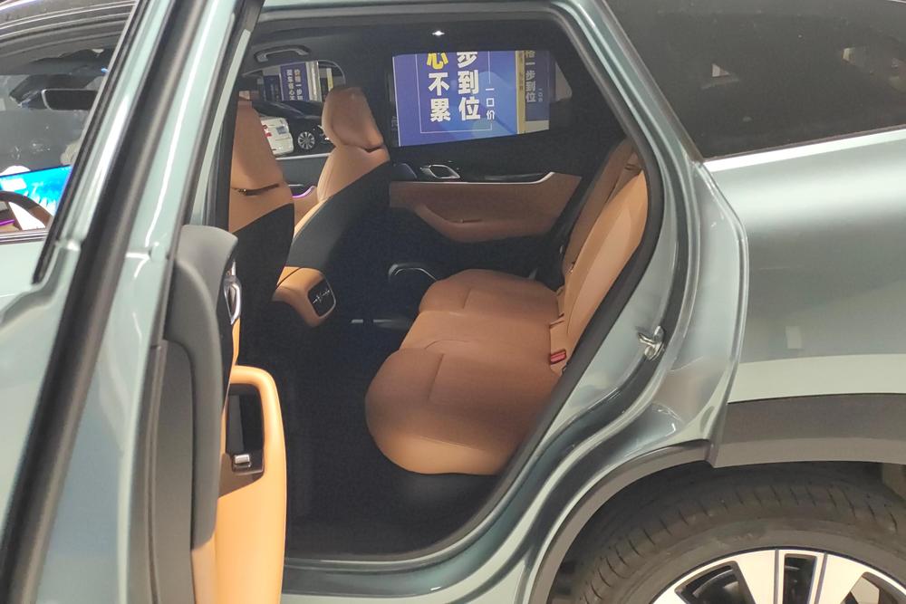 Geely Boyue L