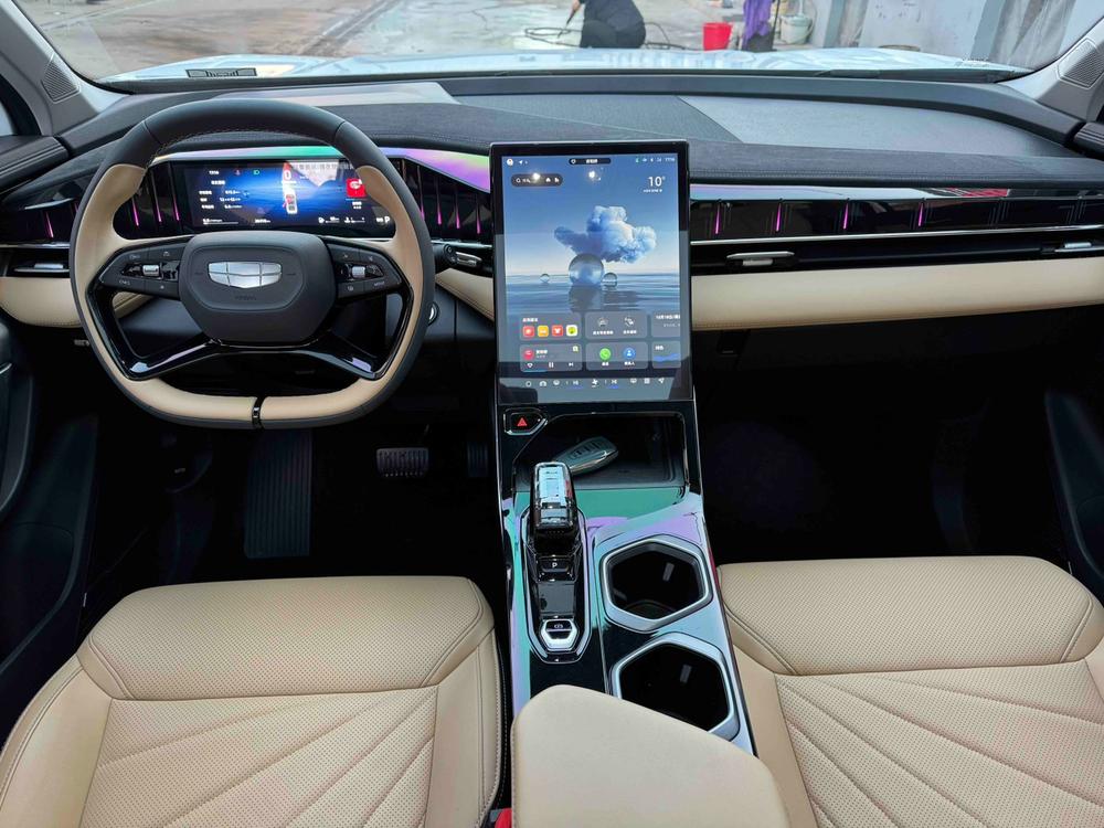 Geely Boyue L