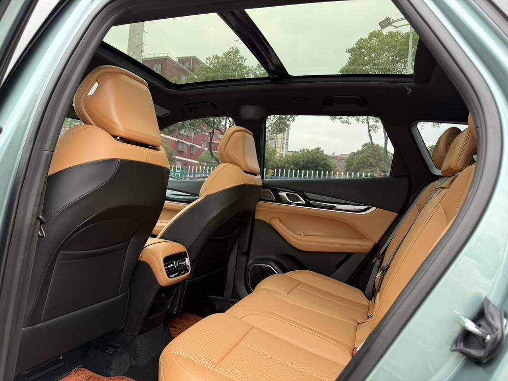 Geely Boyue L