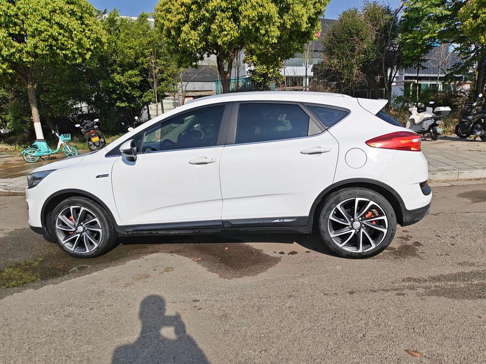 Geely Emgrand GS