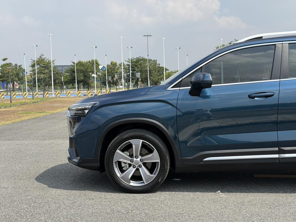 Geely Haoyue L