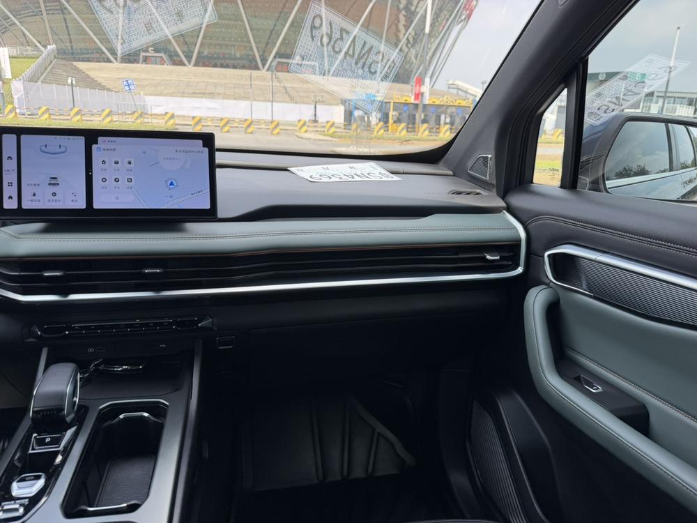 Geely Haoyue L