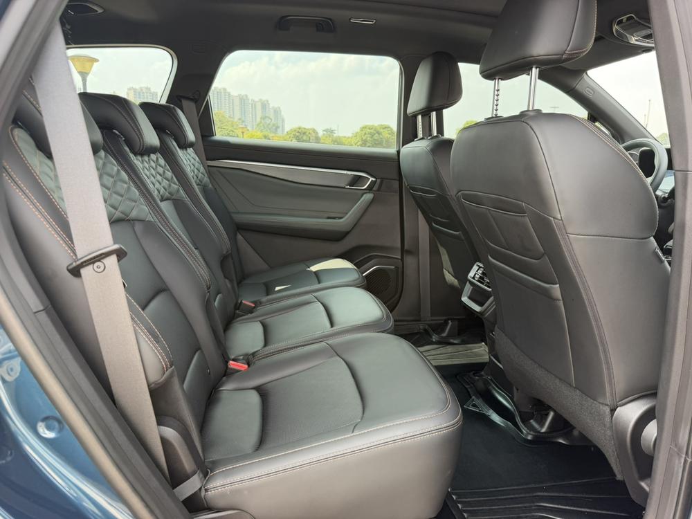 Geely Haoyue L