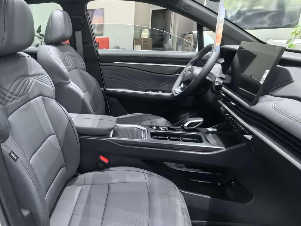 Geely Haoyue L