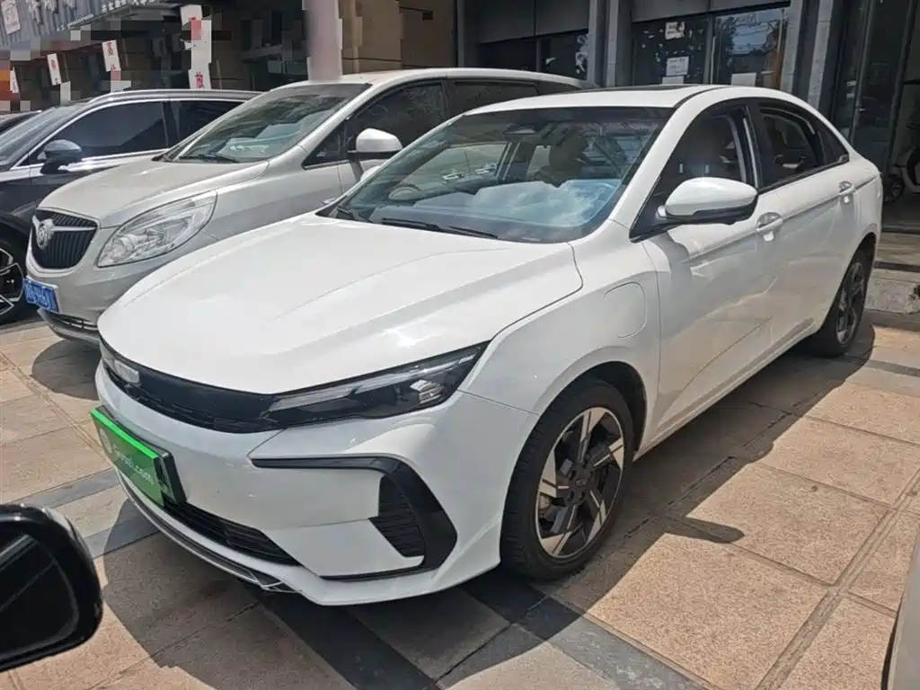 Geely L HiP