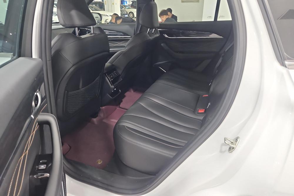 Geely Xingyue L